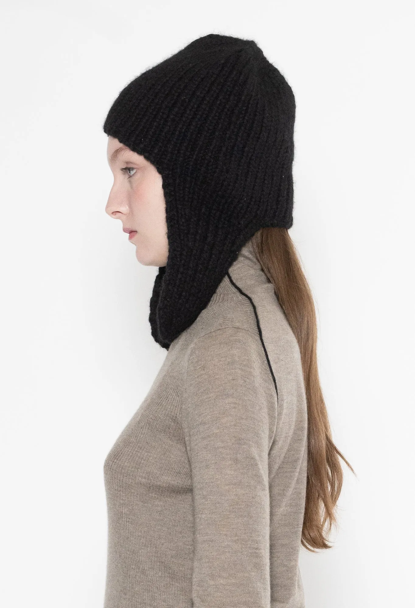 COLETTE - Hand-Knit Hat in Black