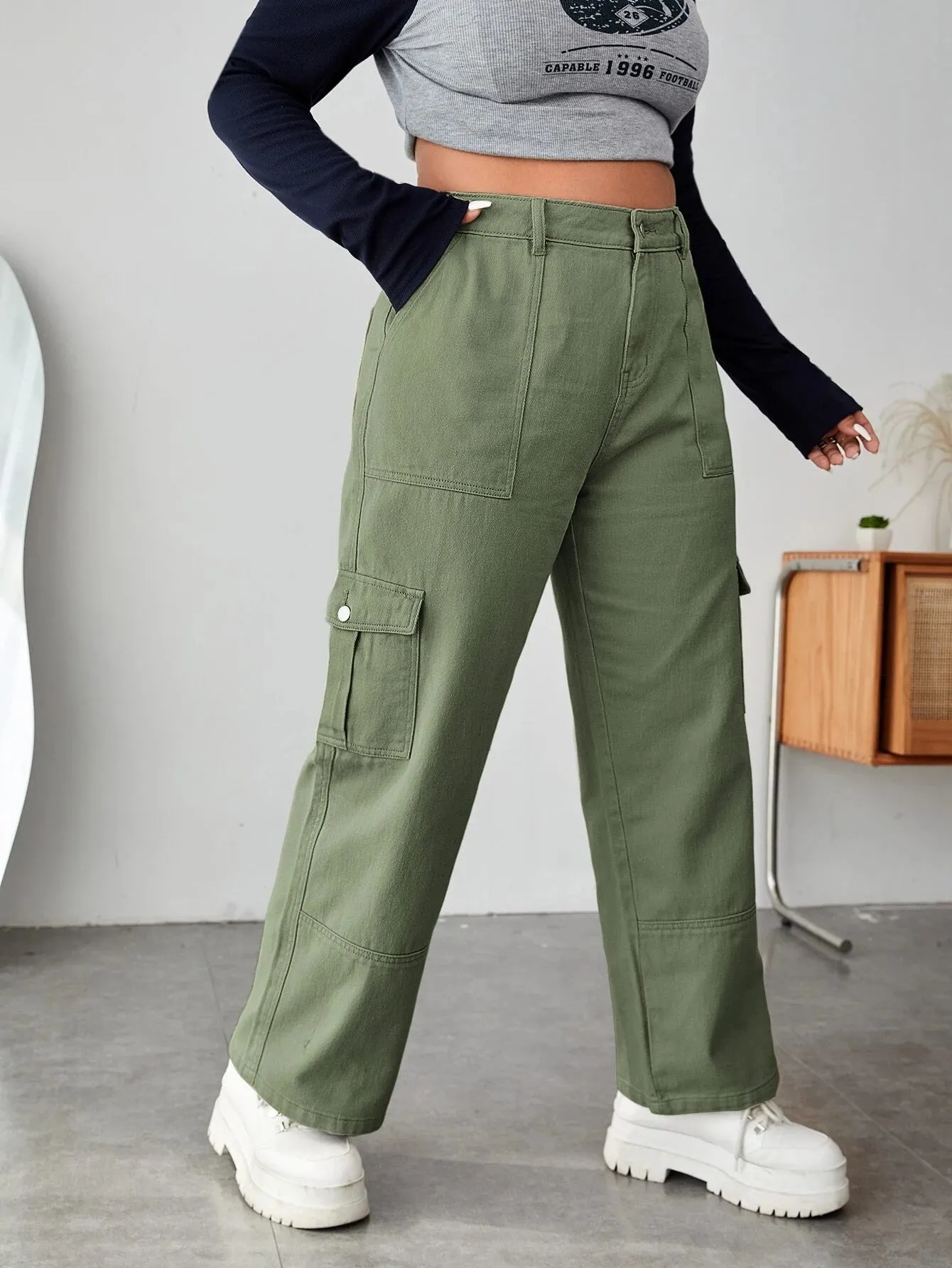 Long Pocket Side Cargo Jeans