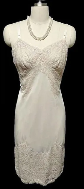 *VINTAGE FABULOUS HENSON KICKERNICK IVORY LACE SLIP WITH 11-1/2" ECRU LACE HEM - LARGER SIZE